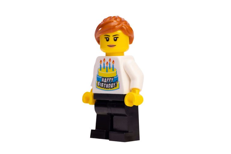 148Films-BAM-CustomMinifigs-2025-069birthdaygirlfront